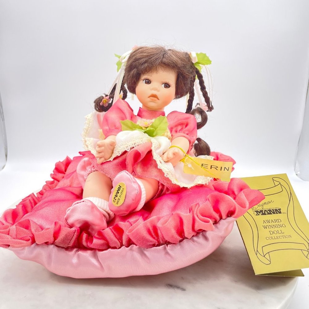 Seymour Mann Doll Connoiseur Collection Musical Erin Porcelain Plays "Aura Lee"